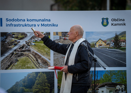 Motnik z novo kanalizacijo, čistilno napravo in urejenim trškim jedrom (24)